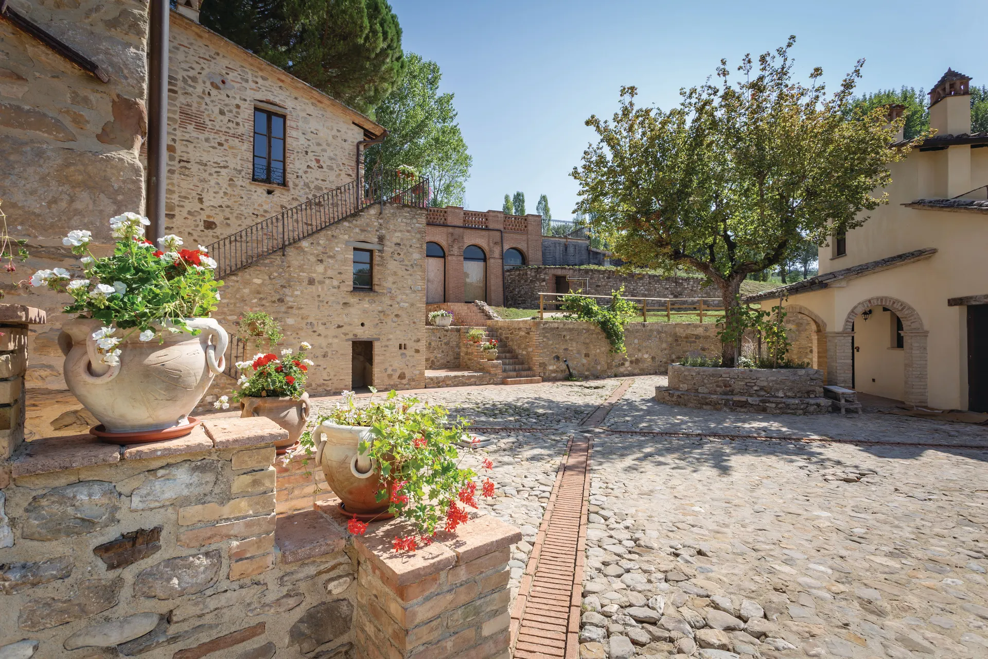Agriturismo Borgo Pulciano.