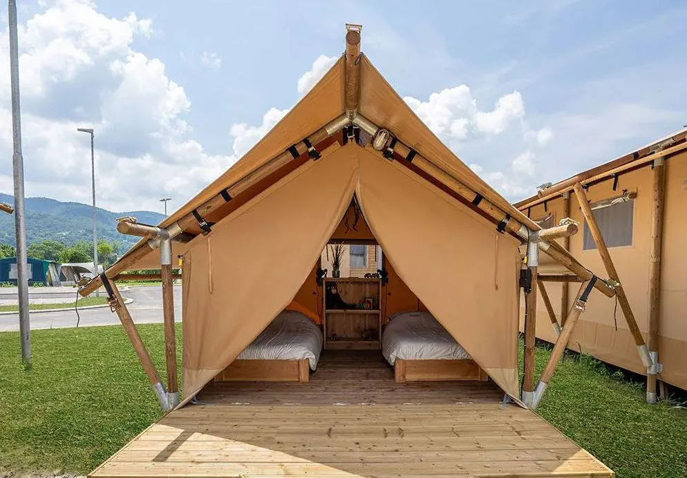 Tiaga en Kambi - Kambi slaaptent