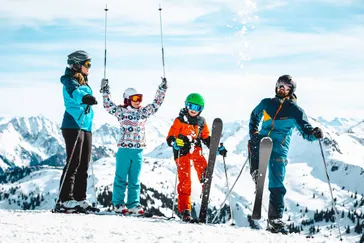 Familie op ski's - Foto: Mathäus Gartner