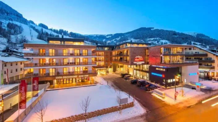 AlpenParks Hotel & Appartement Central Zell am See.