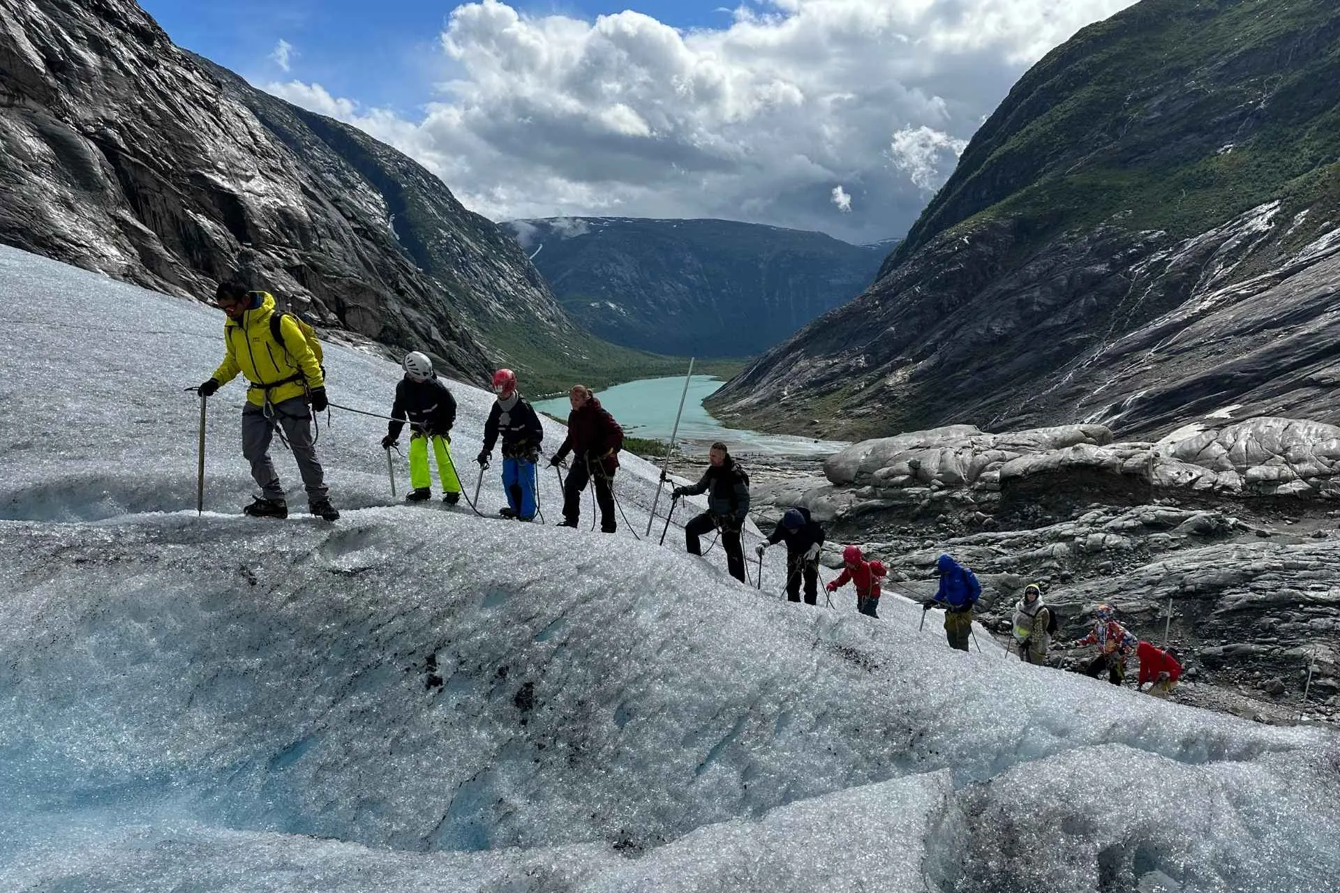 Gletsjerhike op de imposante Nigardsbreen in Noorwegen - de Jong Intra Vakanties