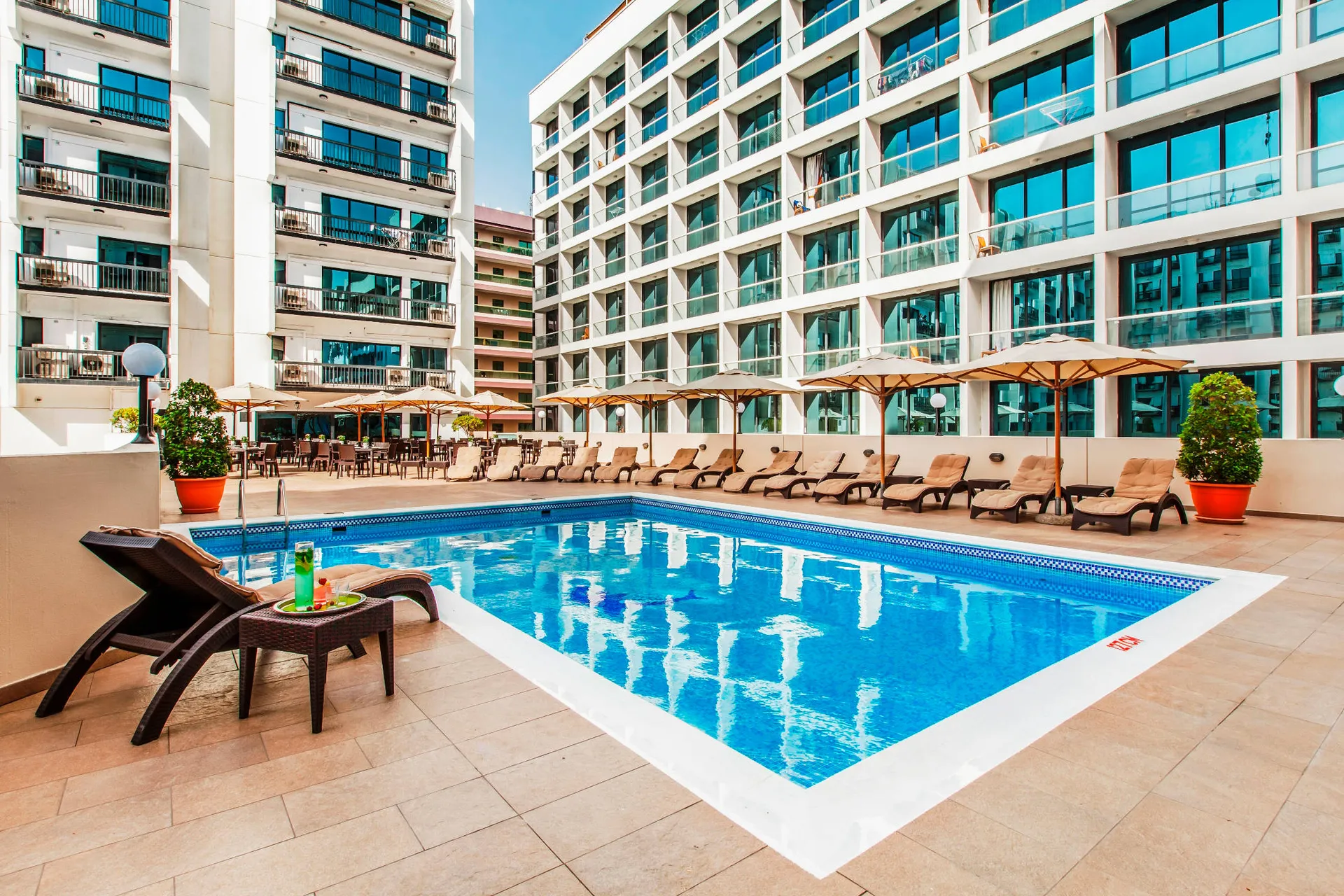 Online bestellen: Golden Sands Hotel Apartments