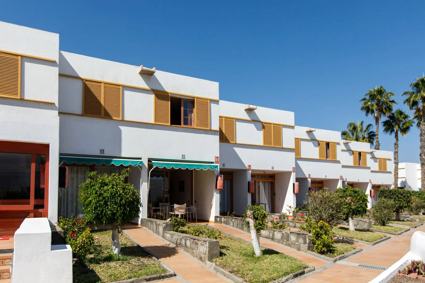 Las Brisas Bungalows