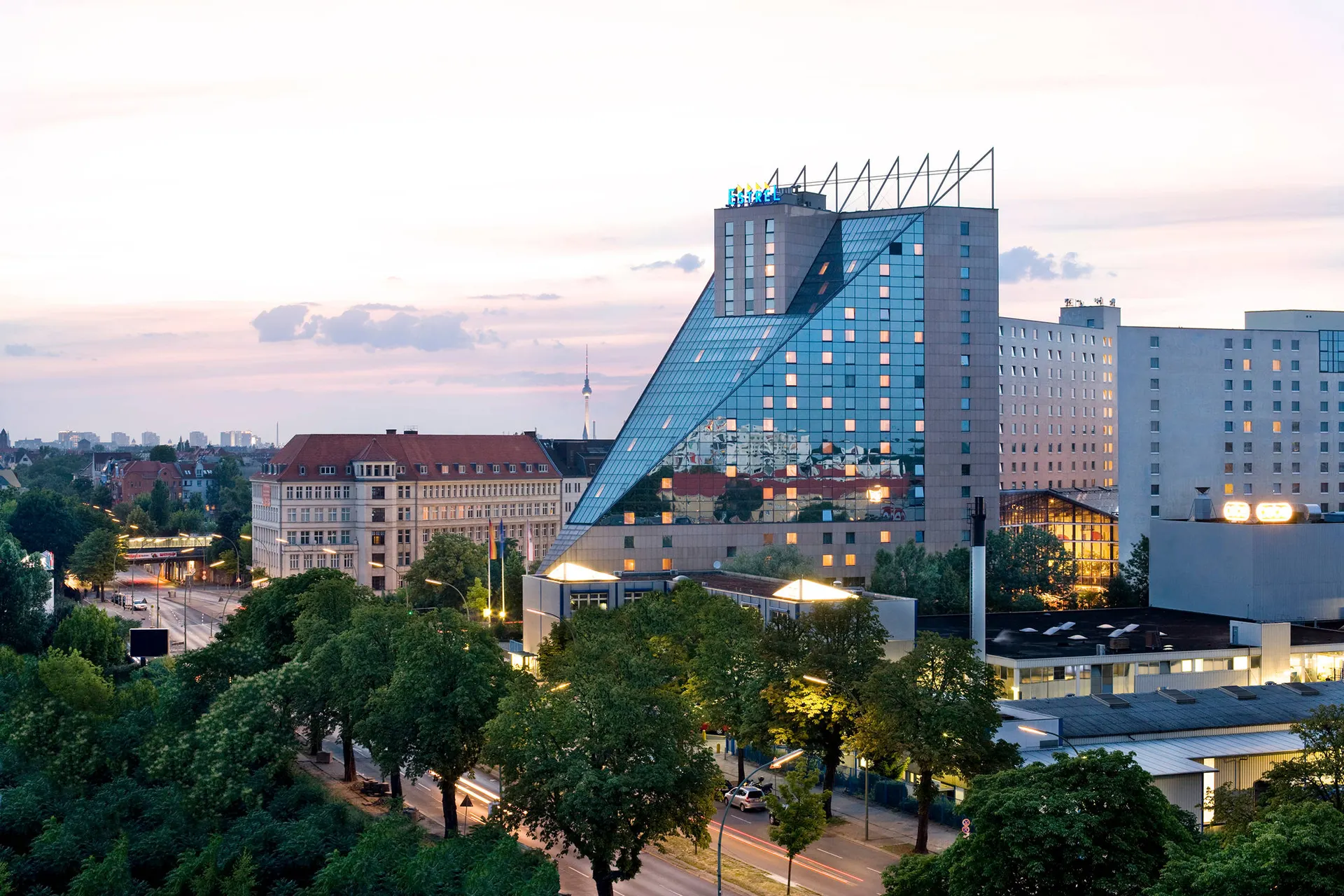 Online bestellen: Hotel Estrel Berlin