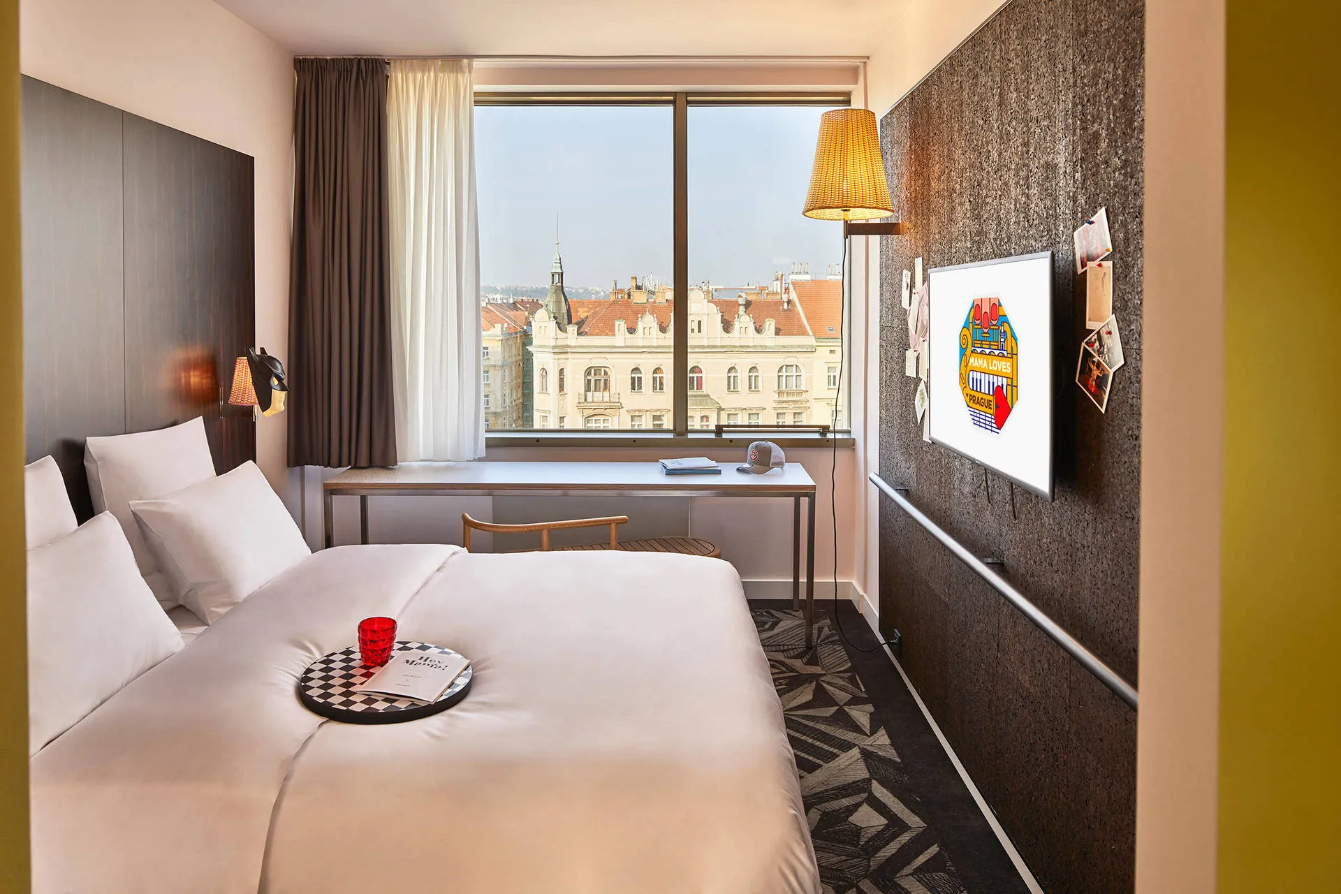 Online bestellen: Hotel Mama Shelter Prag