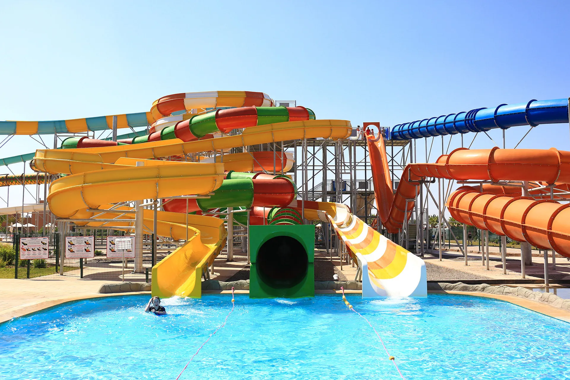 Hotel Aqua Mirage Club.