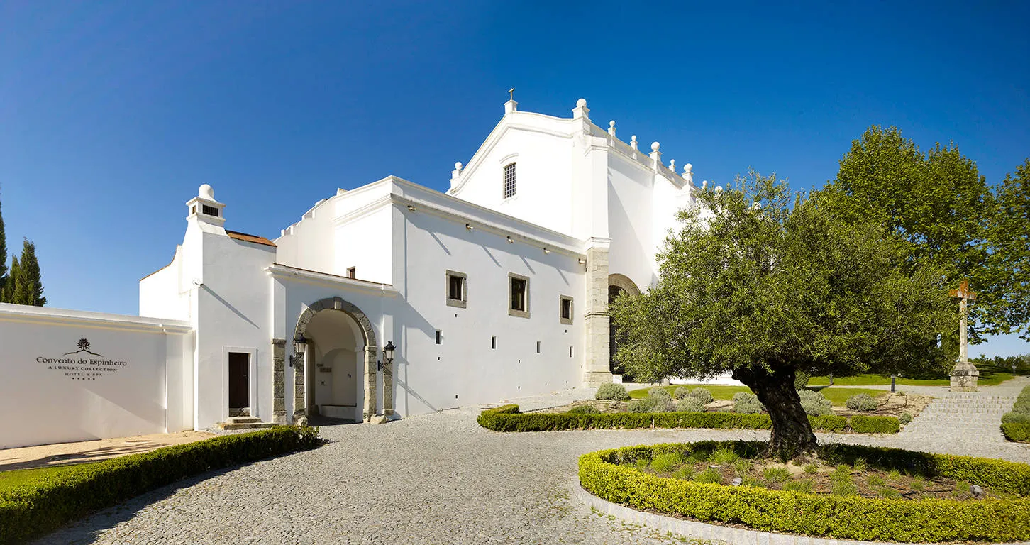 Online bestellen: Convento do Espinheiro, Historic Hotel & Spa