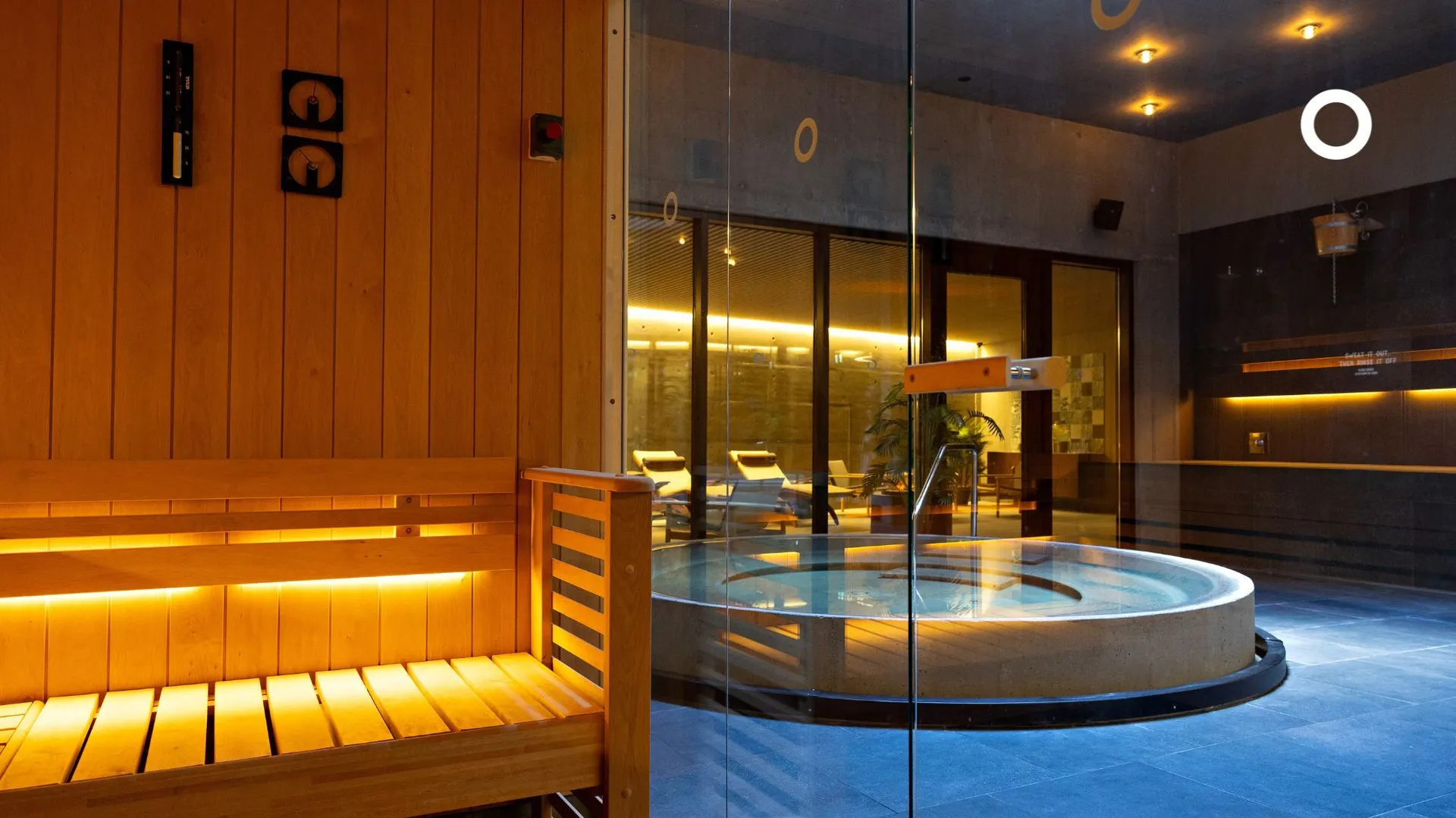 Grandi by Center Hotels.