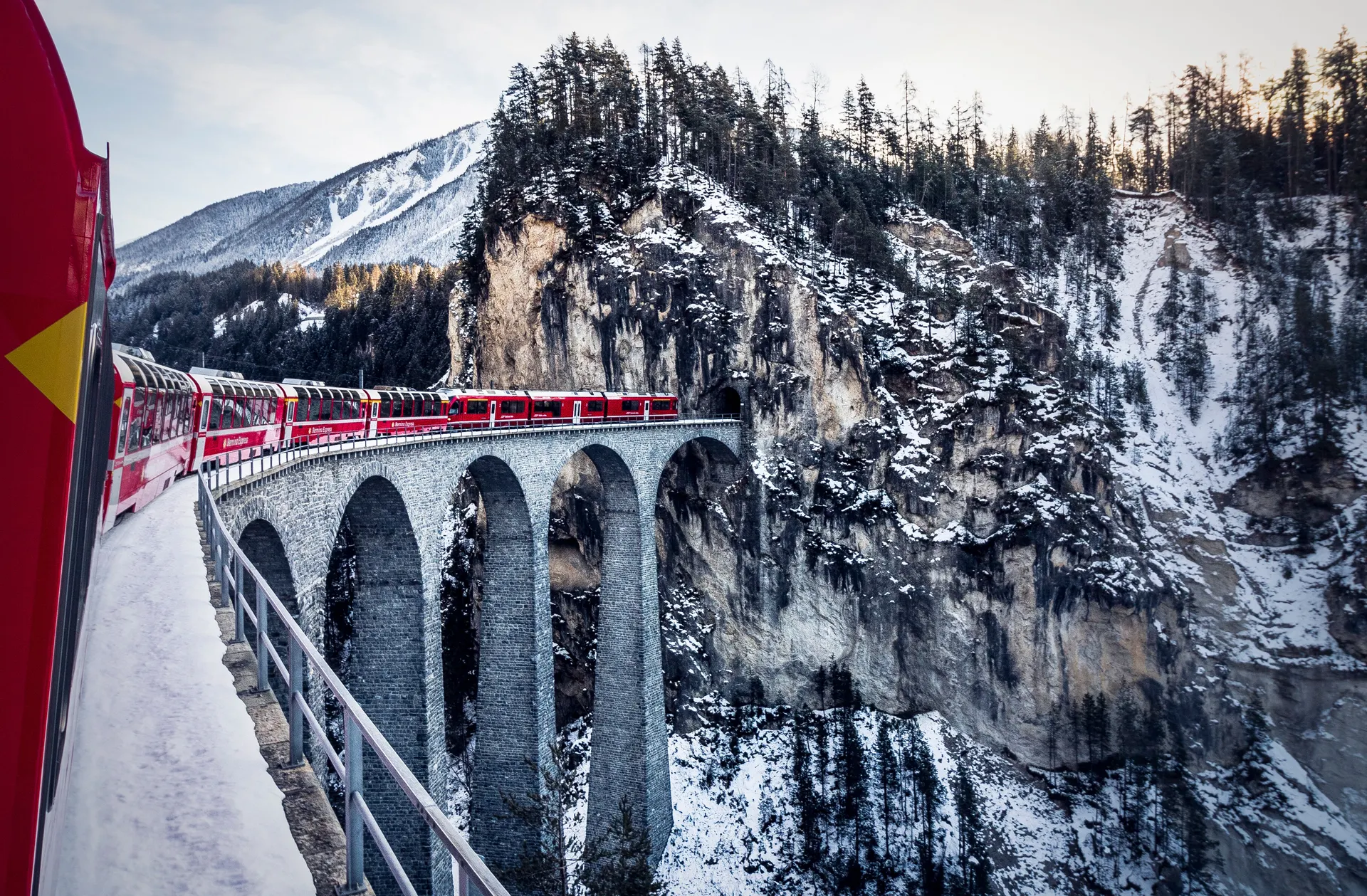 Winter met de Glacier- en Bernina Express afbeelding