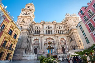 De kathedraal van Málaga ligt op ca. 10 minuten loopafstand