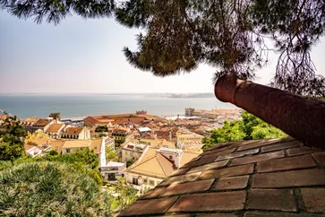 Stedentrip Lissabon. Castelo de Sao Jorge, Lissabon, Portugal | de Jong Intra Vakanties