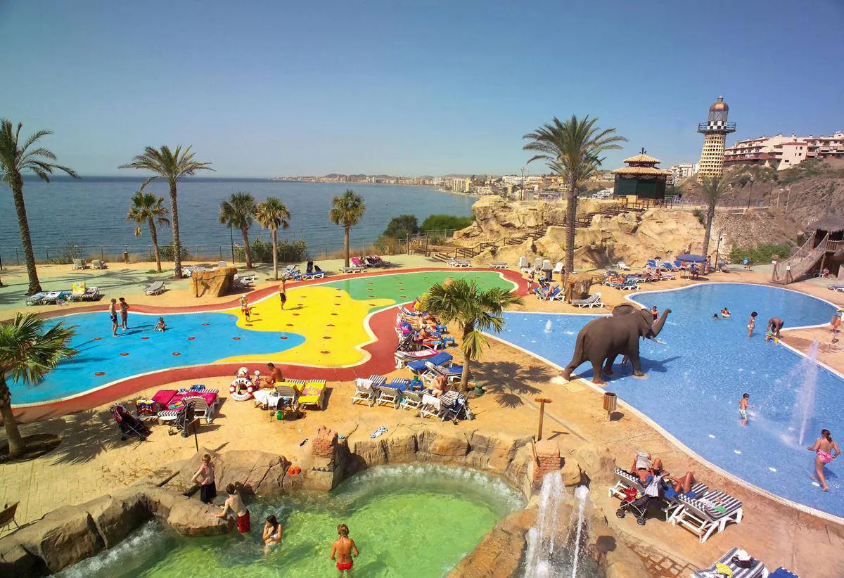 Holiday World Polynesia Hotel