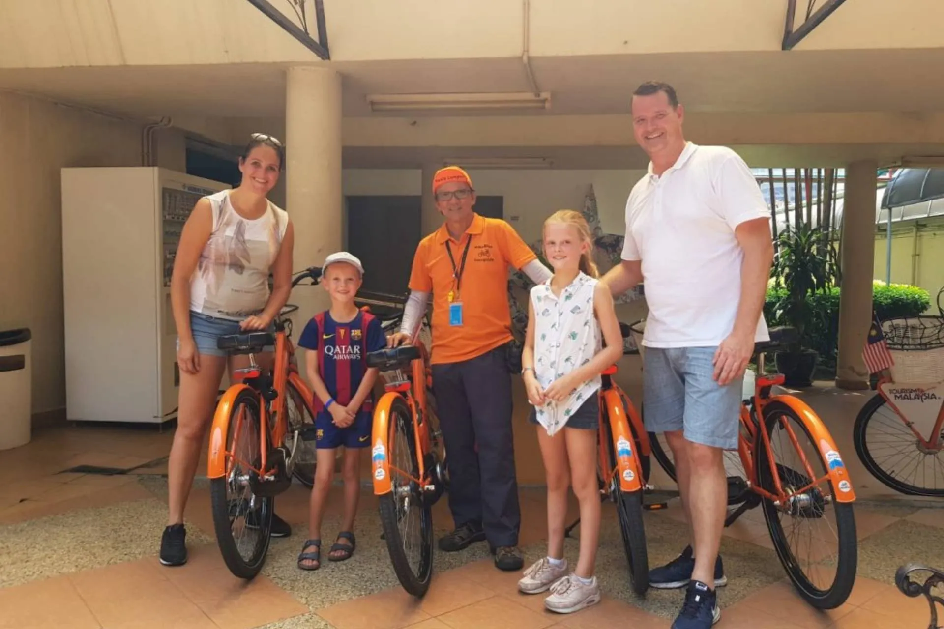 Robert maakt een fietstocht met zijn gezin in Maleisië | de Jong Intra Vakanties