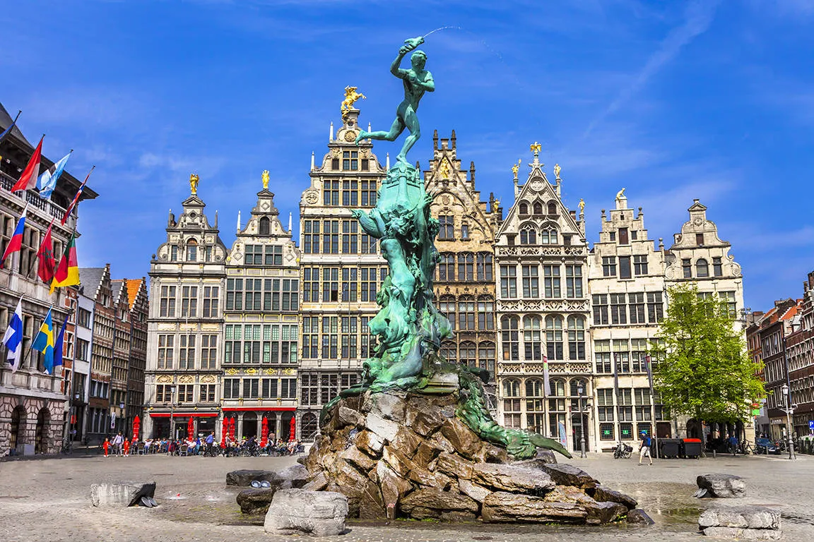 Nederland en België met de mps Rembrandt van Rijn