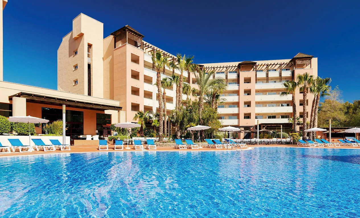 Overzicht hotel, Salauris Palace