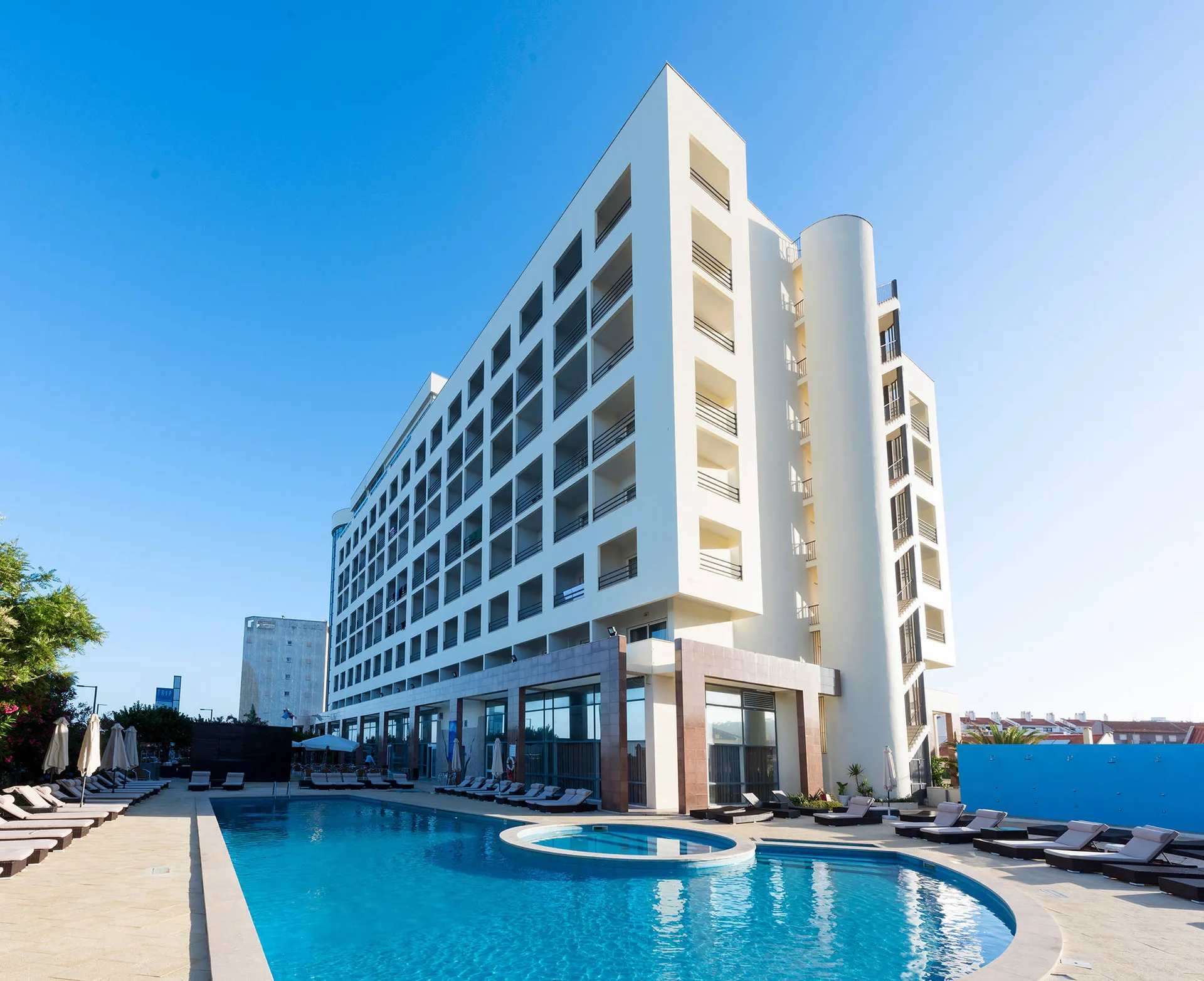 Online bestellen: Hotel TRYP by Wyndham Lisboa Caparica Mar