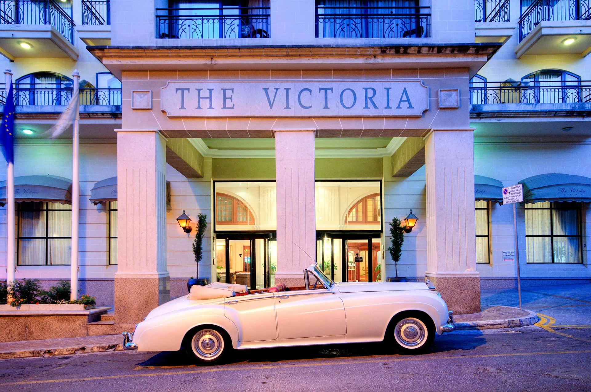 Online bestellen: AX The Victoria Hotel