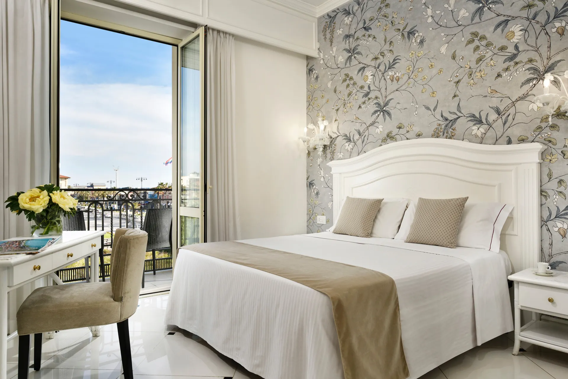 Hotel President.