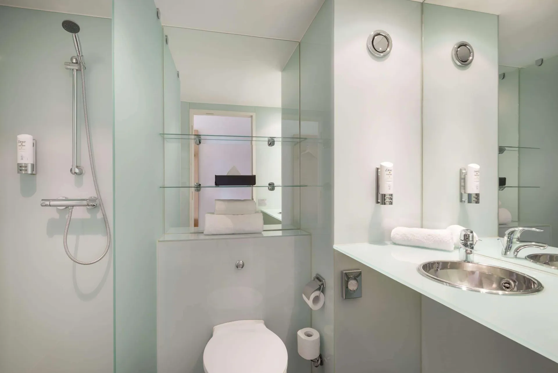 Hotel Ramada by Wyndham Belfast City Centre afbeelding 2