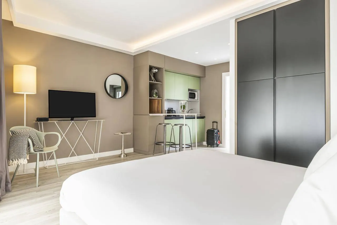 Studio superior met balkon
