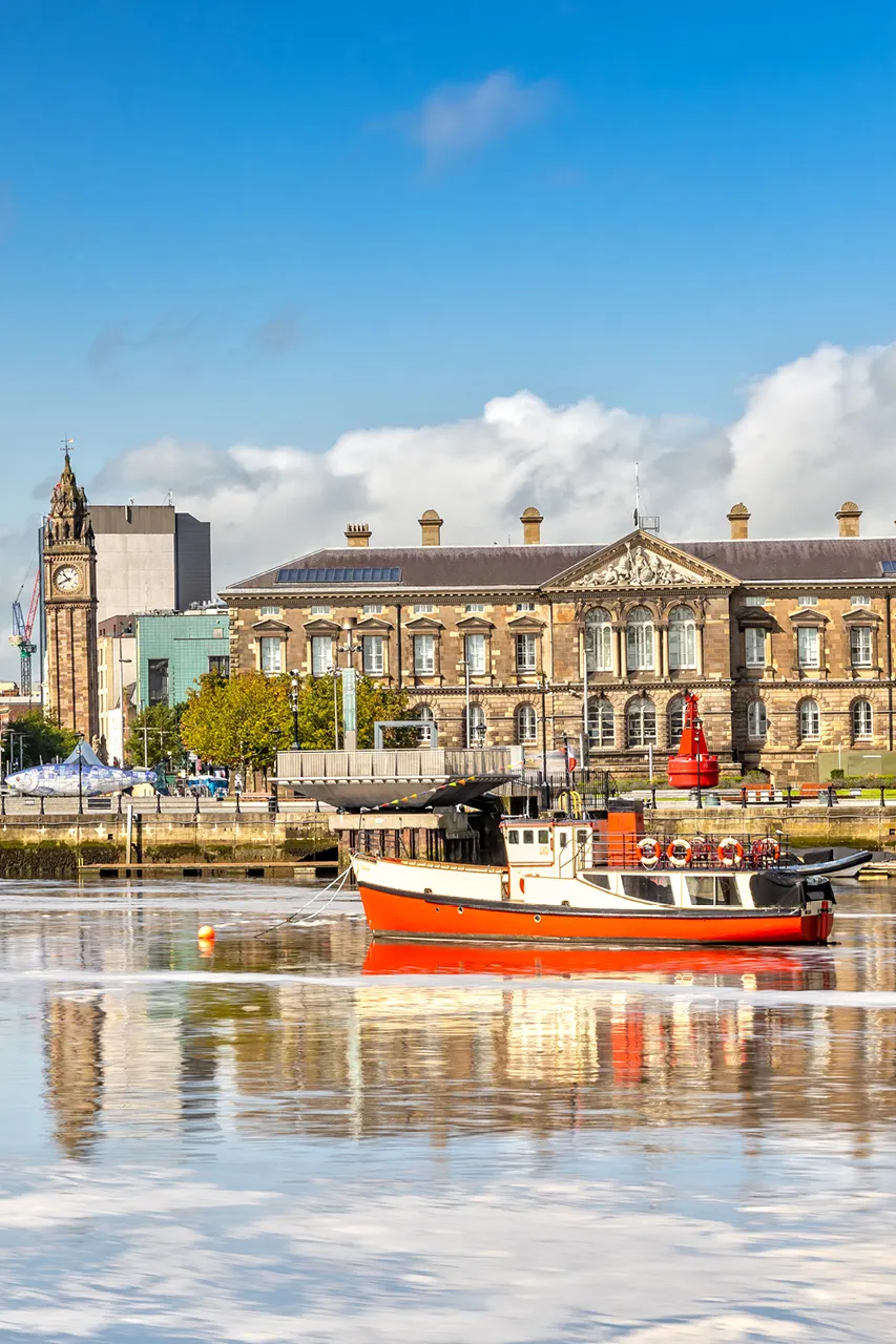 Stedentrip Belfast, Lagan rivier, Belfast, Noord-Ierland | de Jong Intra Vakanties