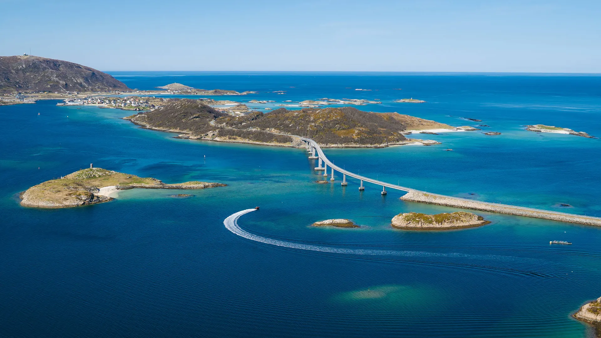 Sommarøy eiland en kustlijn