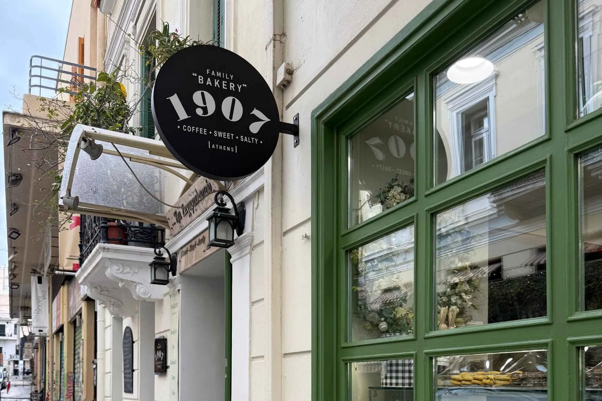 De ouderwetse Family Bakery 1907 waar je de beste bougatsa en spanakopita eet in Athene, Griekenland - de Jong Intra Vakanties