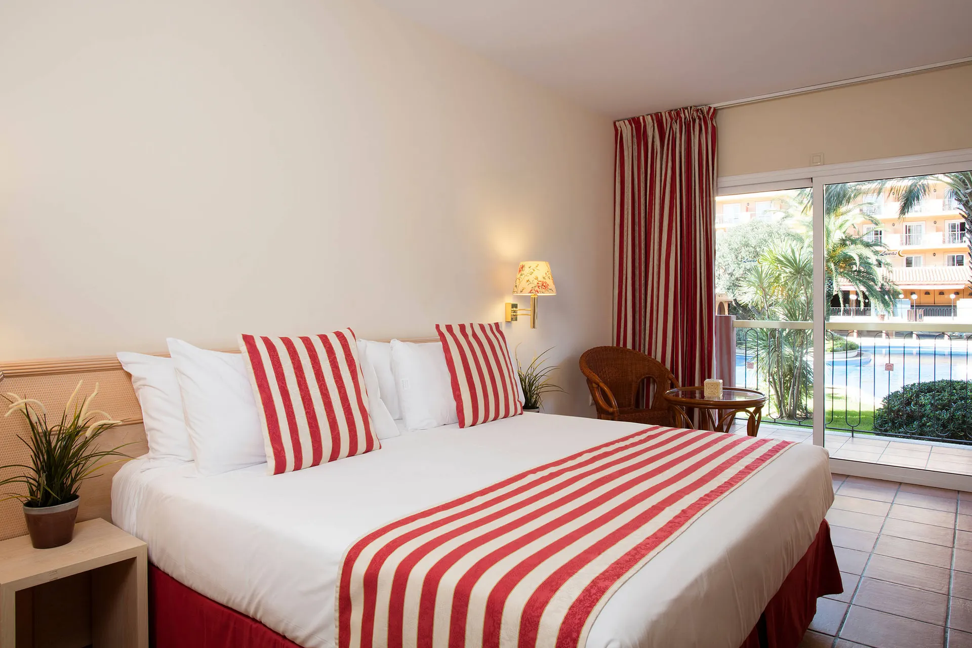 Zonvakantie Luna Club Hotel en spa in Malgrat de Mar (Costa Barcelona, Spanje)