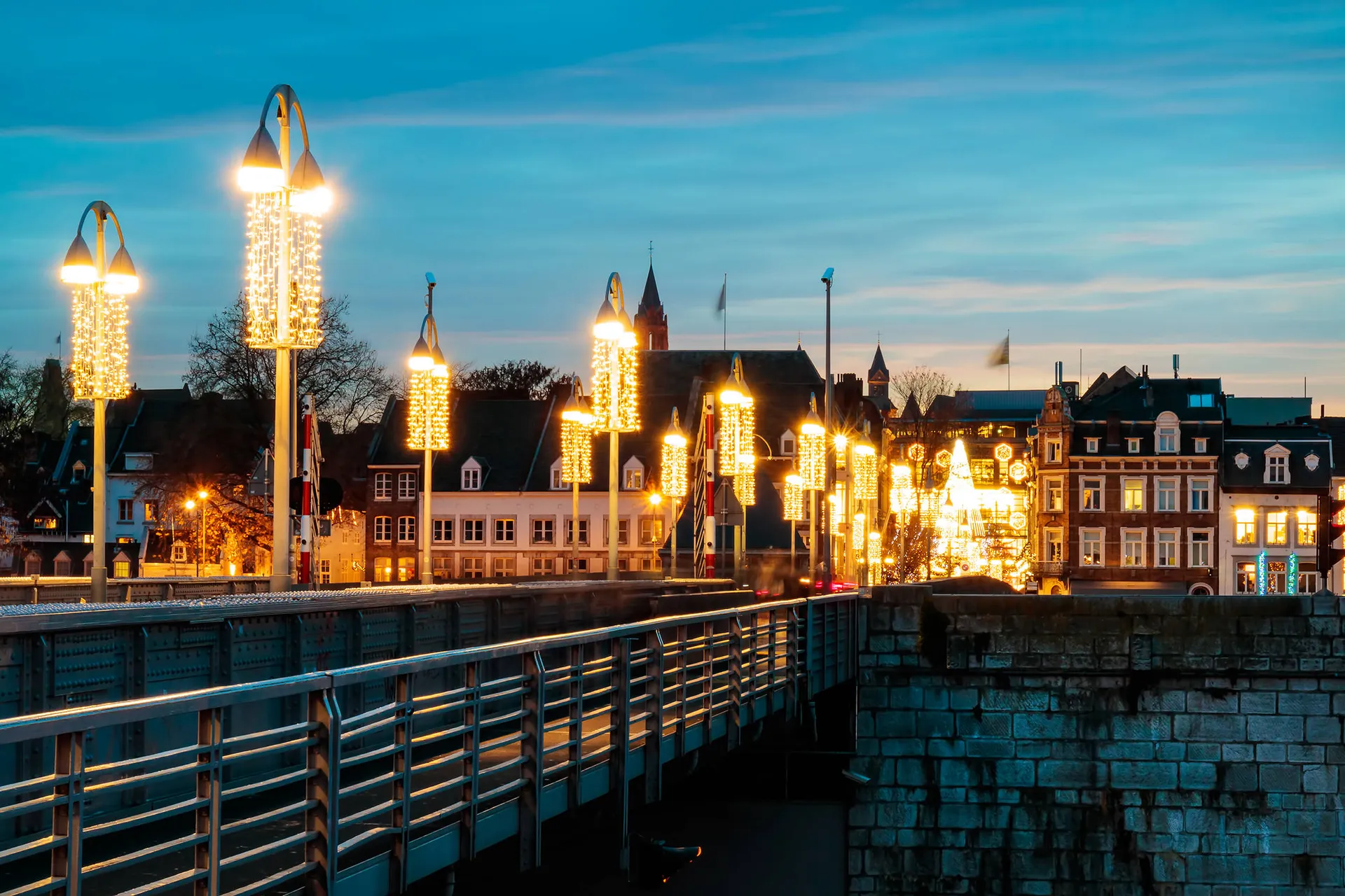 Online bestellen: Sfeervolle kerstcruise van Maastricht via België naar Nijmegen