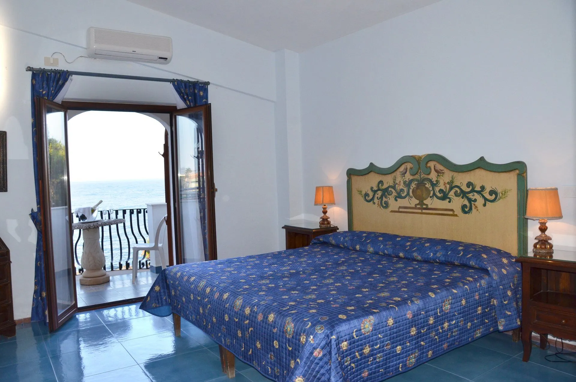 Hotel Arathena Rocks.