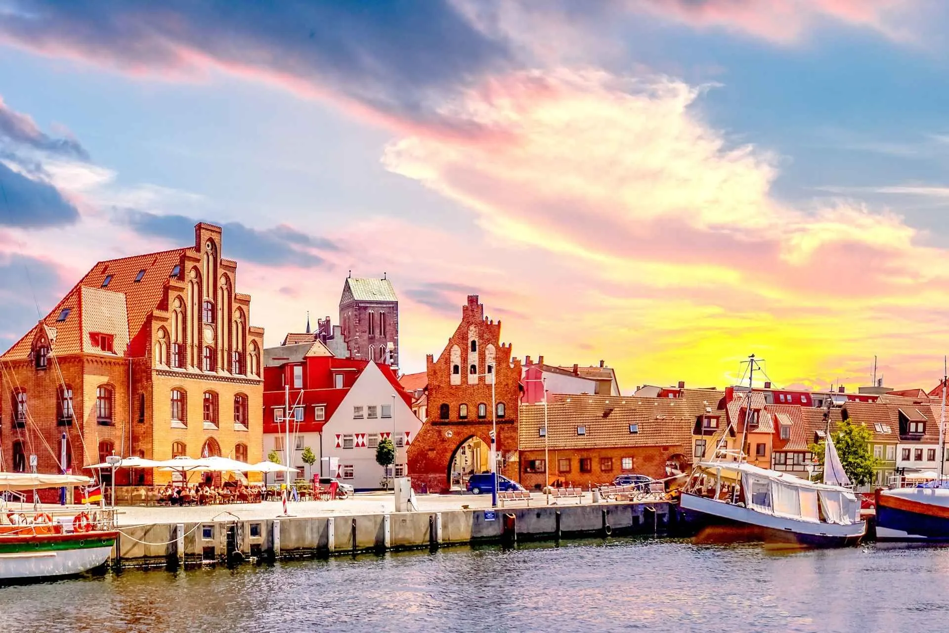 Oude binnenstad met boten, Wismar, Oostzee, Duitsland | de Jong Intra Vakanties