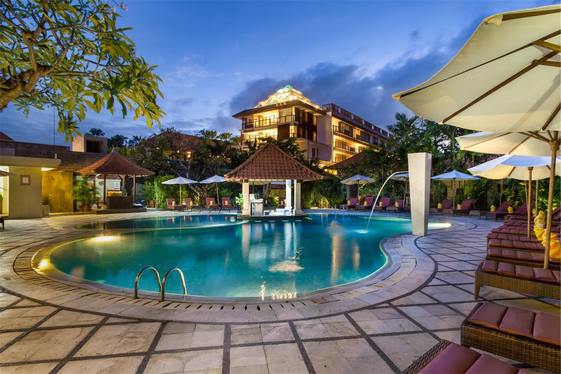 Online bestellen: Puri Raja Hotel Legian Bali