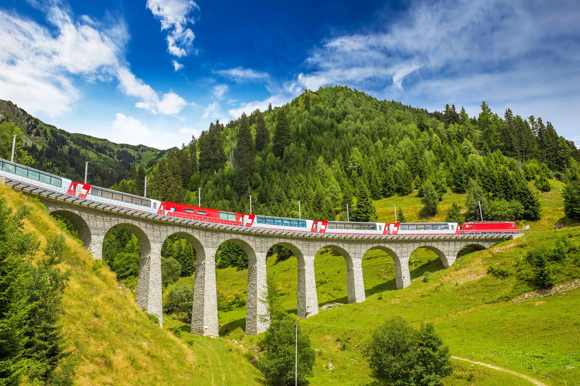 Online bestellen: 12-daagse rondreis per trein Glacier, Gotthard en Bernina Express in stijl