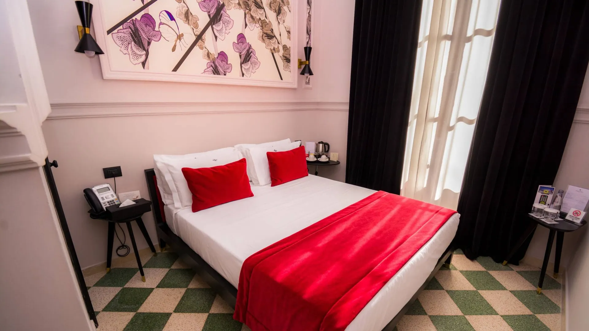 Roma Luxus Hotel.