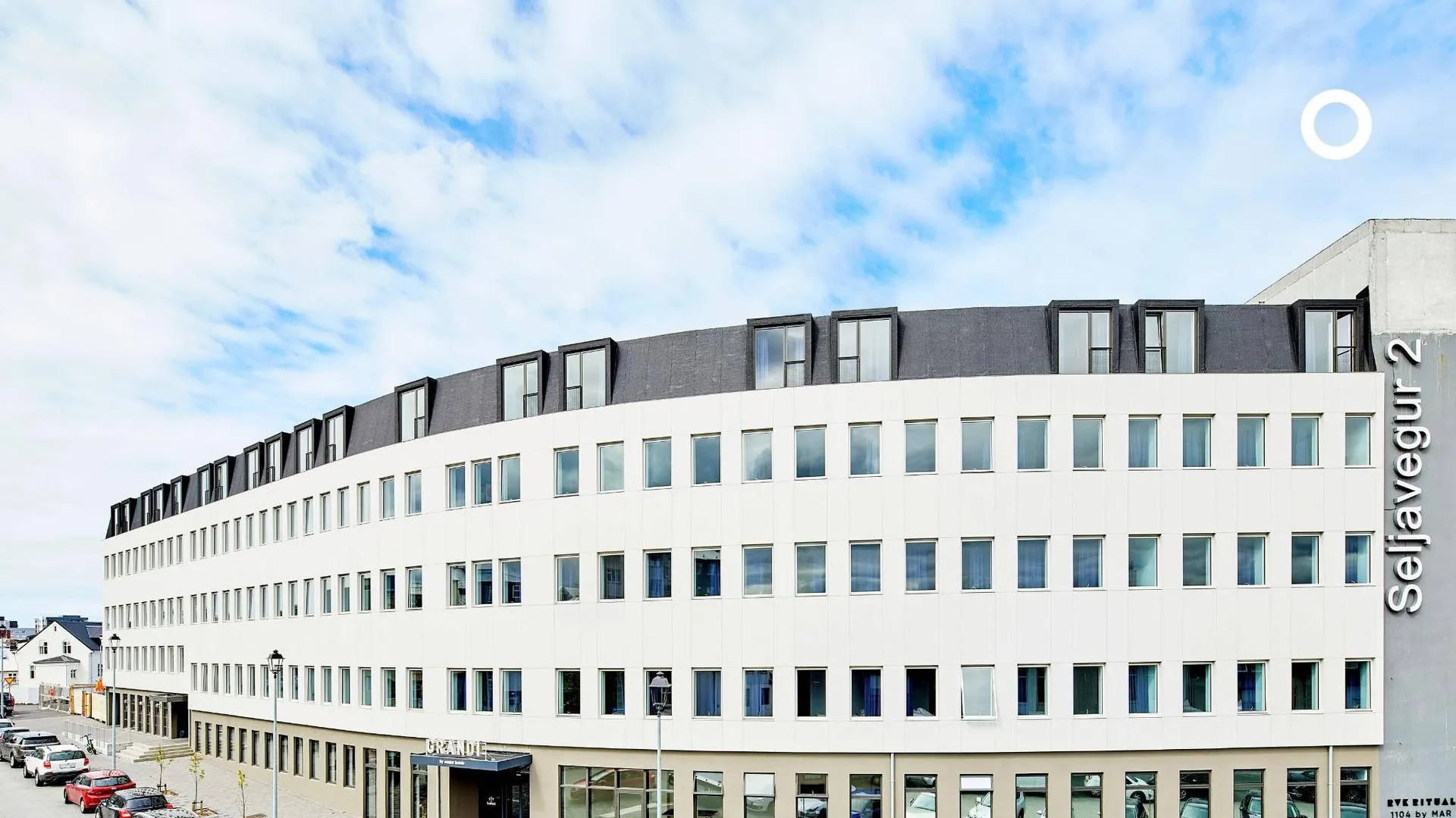 Grandi by Center Hotels.