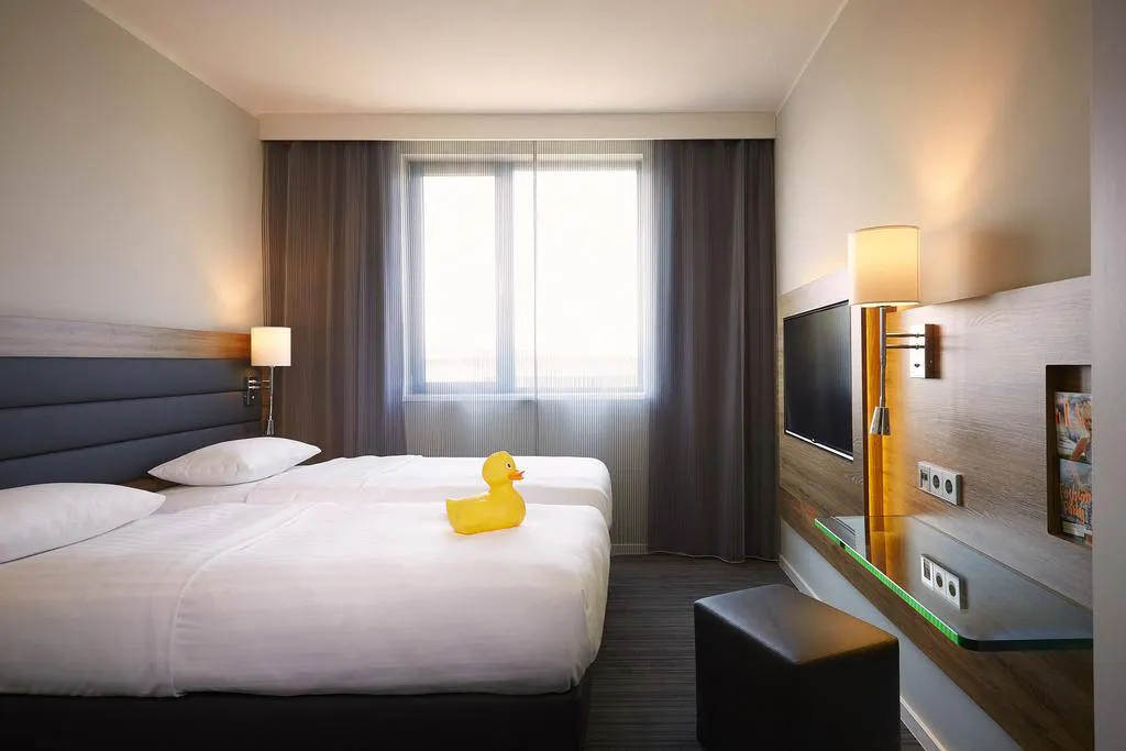 Online bestellen: Hotel Moxy London Stratford