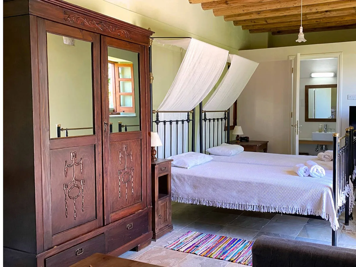 Eveleos Country House