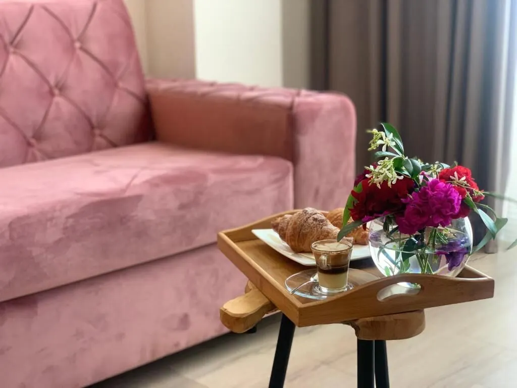 Voorbeeldkamer met ontbijt