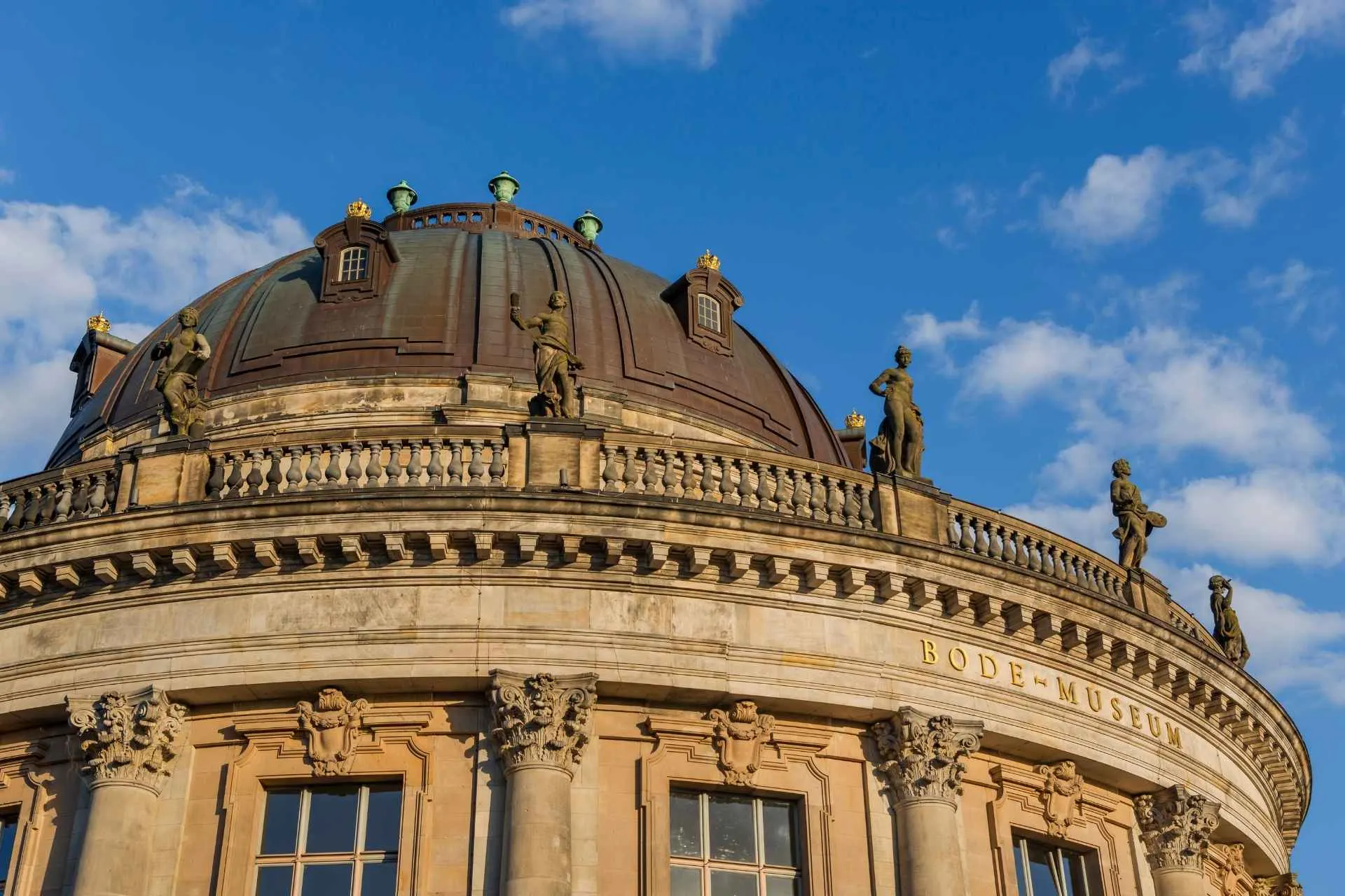 Museumsinsel Berlijn met Berliner Dom en historische musea langs de Spree met de Jong Intra vakanties