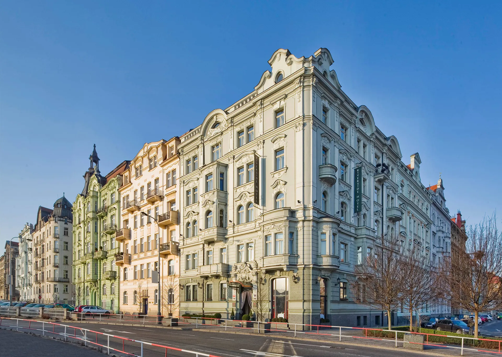 Online bestellen: Mamaison Hotel Riverside Prague