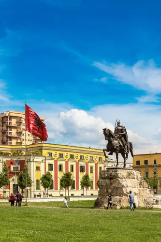 Vakantie Albanië, Skanderbegplein, Tirana, Albanië | de Jong Intra Vakanties
