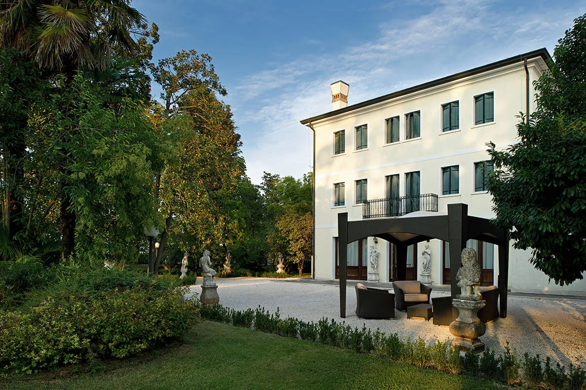 Online bestellen: Villa Pace Park Hotel Bolognese