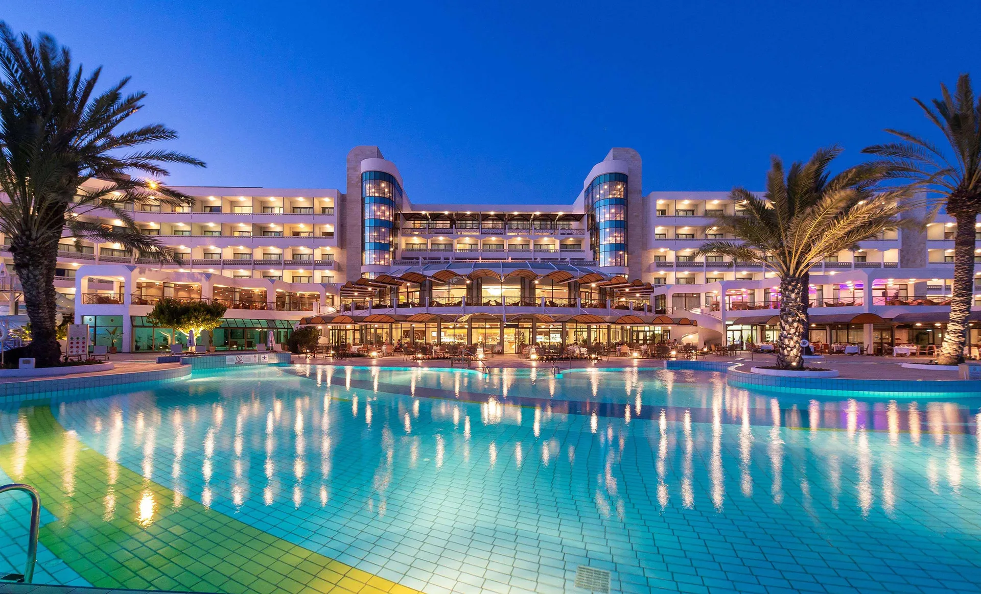 Online bestellen: Hotel Constantinou Bros Athena Beach