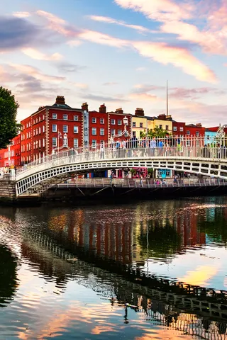 Stedentrip Dublin, Ha Penny Bridge, Dublin, Ierland | de Jong Intra Vakanties