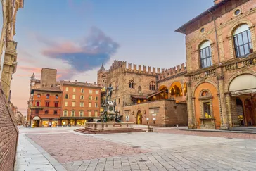 Stedentrip Bologna, Piazza Maggiore, Bologna, Italië | de Jong Intra Vakanties