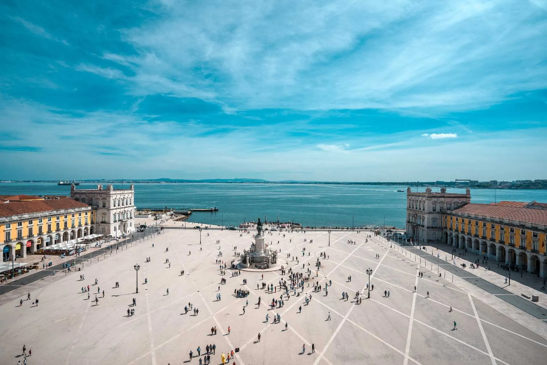 Praça do Comércio, gelegen aan de rivier de Taag, Lissabon, Portugal | de Jong Intra Vakanties