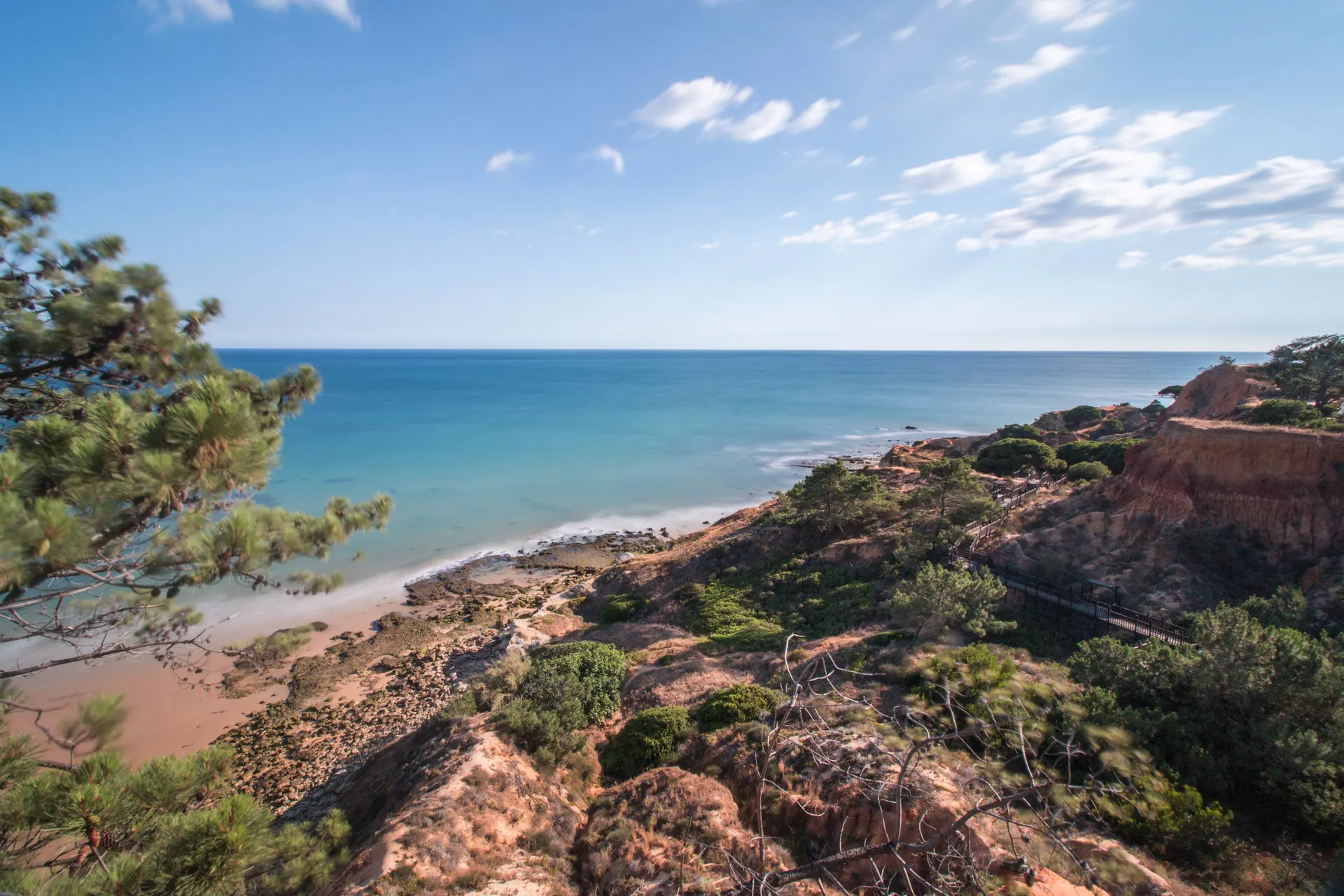 Vakantie Olhos d'Agua - AdobeStock 102950013