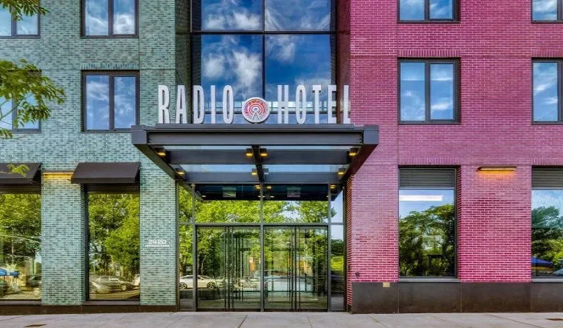 Online bestellen: Radio Hotel