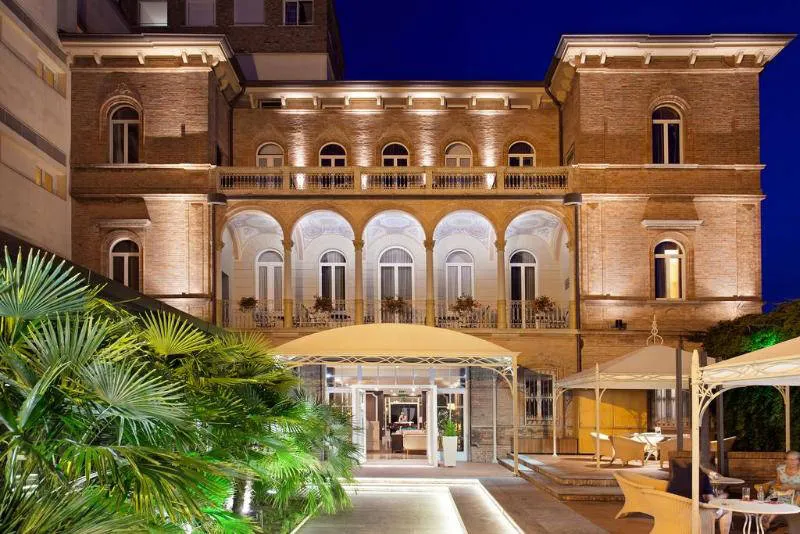 Online bestellen: Hotel Villa Adriatica
