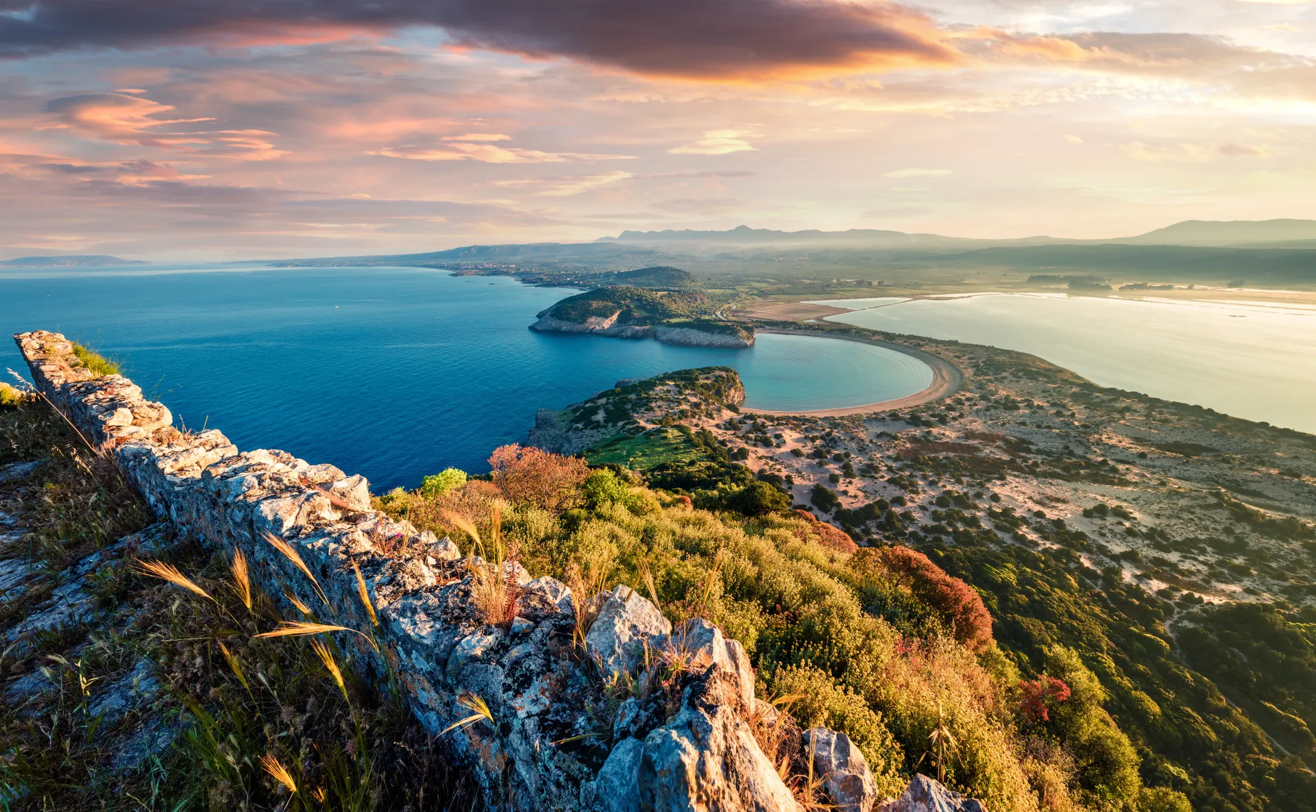 Voidokilia beach